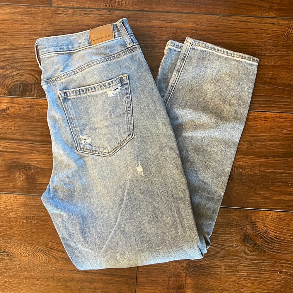 [AMERICAN EAGLE] Distressed Mom Jean